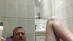Shaving my balls in the bath