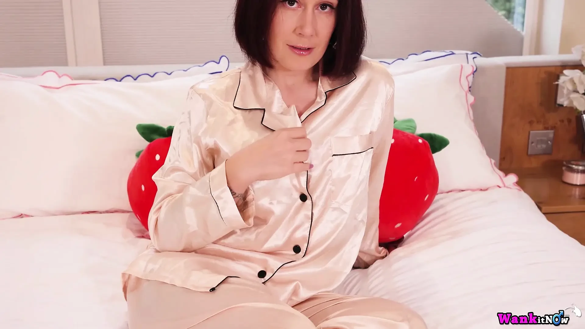 Sexy Pussy Rubbing With Belle O Hara In Her Satin Pyjamas