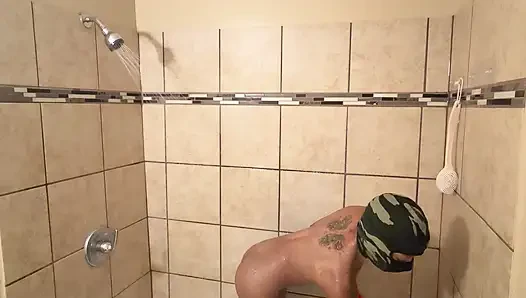 Duschzeit, zeigt meinen heißen körper beim live gehen!