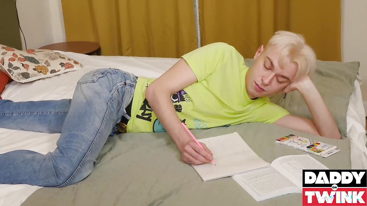 DADDYONTWINK Plavuša Twink Danny Junior bez kondoma od obješenog frajera