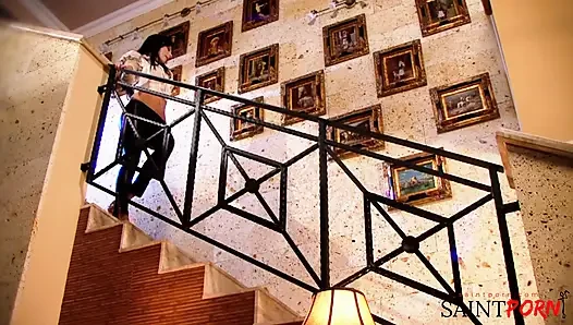 Aletta Ocean öyle ya da böyle amını yediriyor