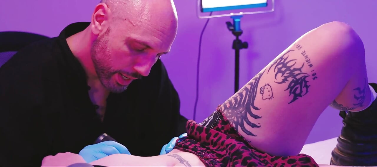 Tattoothreesome, She of Couple Cuckold Wants to Get Screwed by the Tattoo Artist