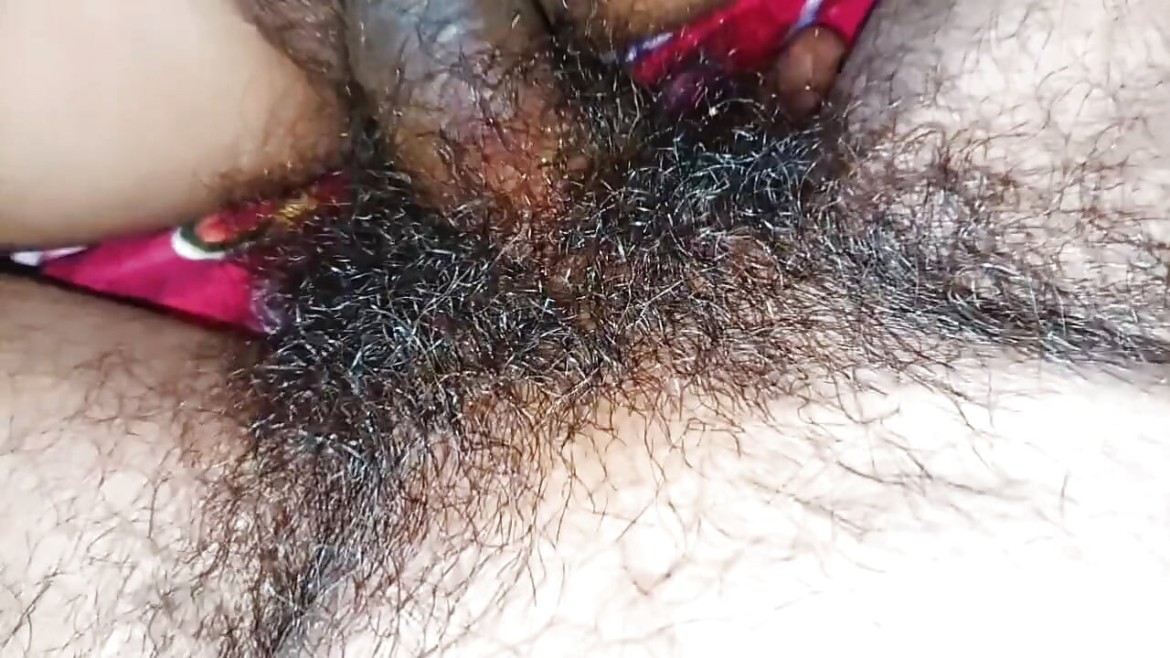 Saya mengongkek pepek adik ipar miang pada waktu malam, membuatkan farajnya memancut dengan keras mengongkeknya dan mengisinya dengan krim.