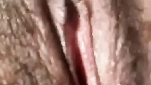 Mallu genç kız tek başına amıyla oynuyor