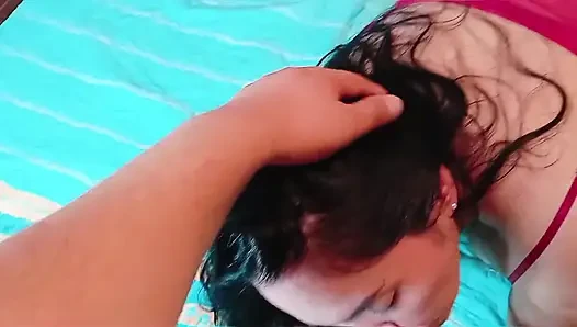 Ateşli üvey annemi sert siktim ve ona derin bir döl verdim