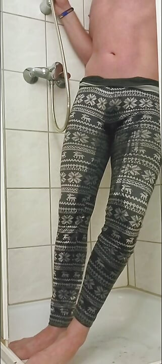 în colanți