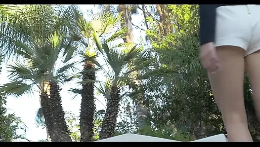 Meme uçları pirsingli ateşli genç kız sikiliyor