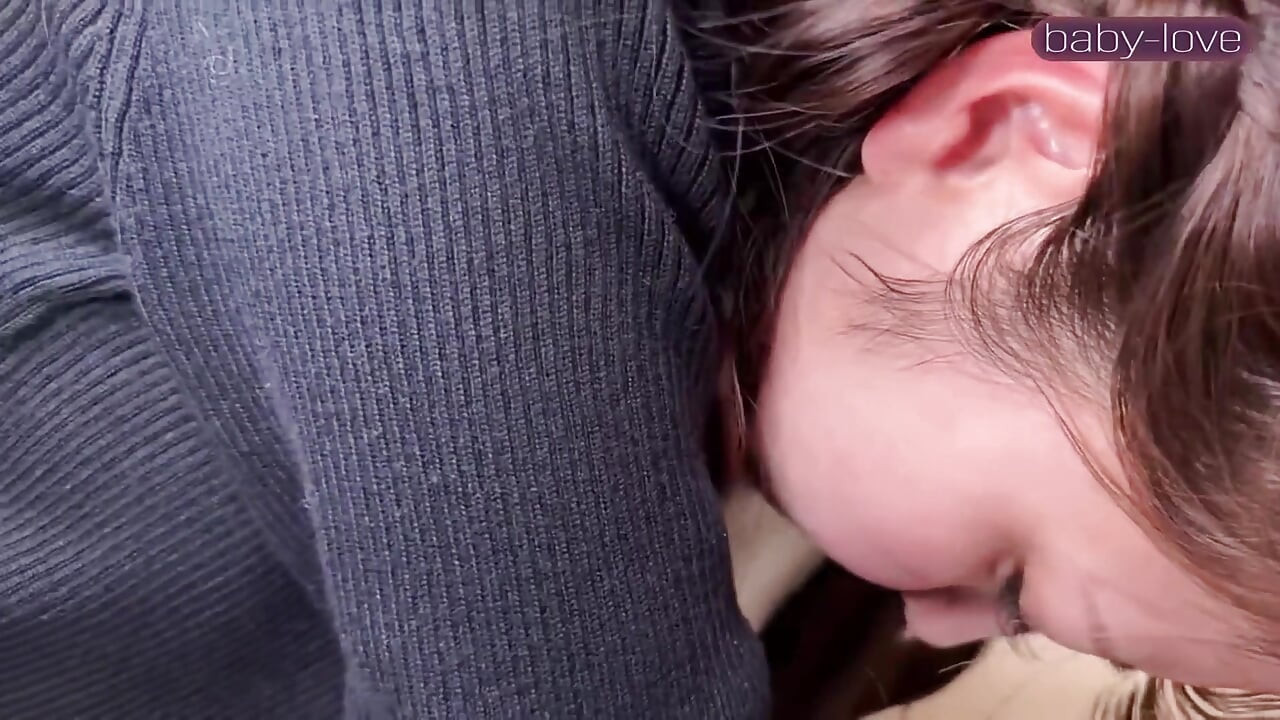 Une beauté mignonne et extrêmement sensible cède enfin à une nuit intense de passion 2