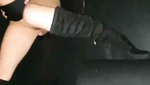 Vanessinha geht ins Glory Hole und ist sehr aufgeregt