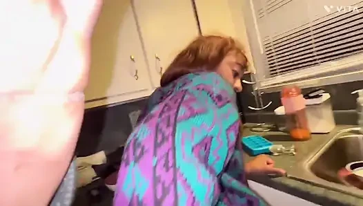 Я застукал его за просмотром хентай порно лол, поэтому я позволила ему использовать мою задницу, чтобы подрочить рождественский трах