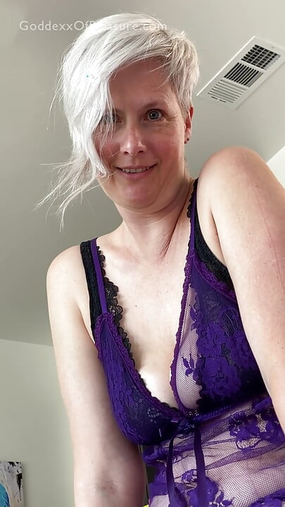 Mom's Best Friend Tells You to Cum - HOT MILF JOI COUNTDOWN