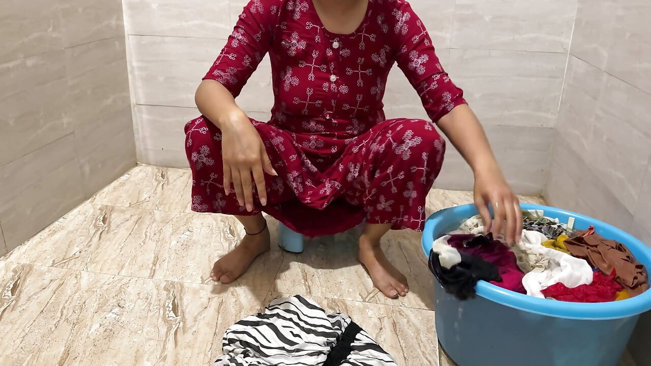Schöne bhabhi erstmals sex mit Devar! Pissen vorne mit klarem Hindi Audio