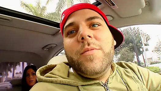 Nettes teen wird abgeschleppt und hart gefickt