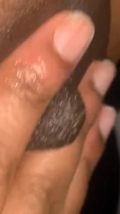 Closeup apertando ordenhando meus peitos grandes