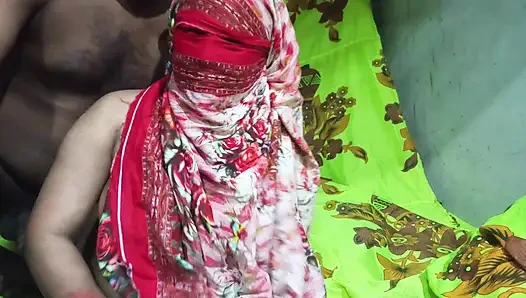 I gave a lot to Desi Bhabhi. Bhabhi's many waters were sometimes worked with her hands, she borrowed a lot