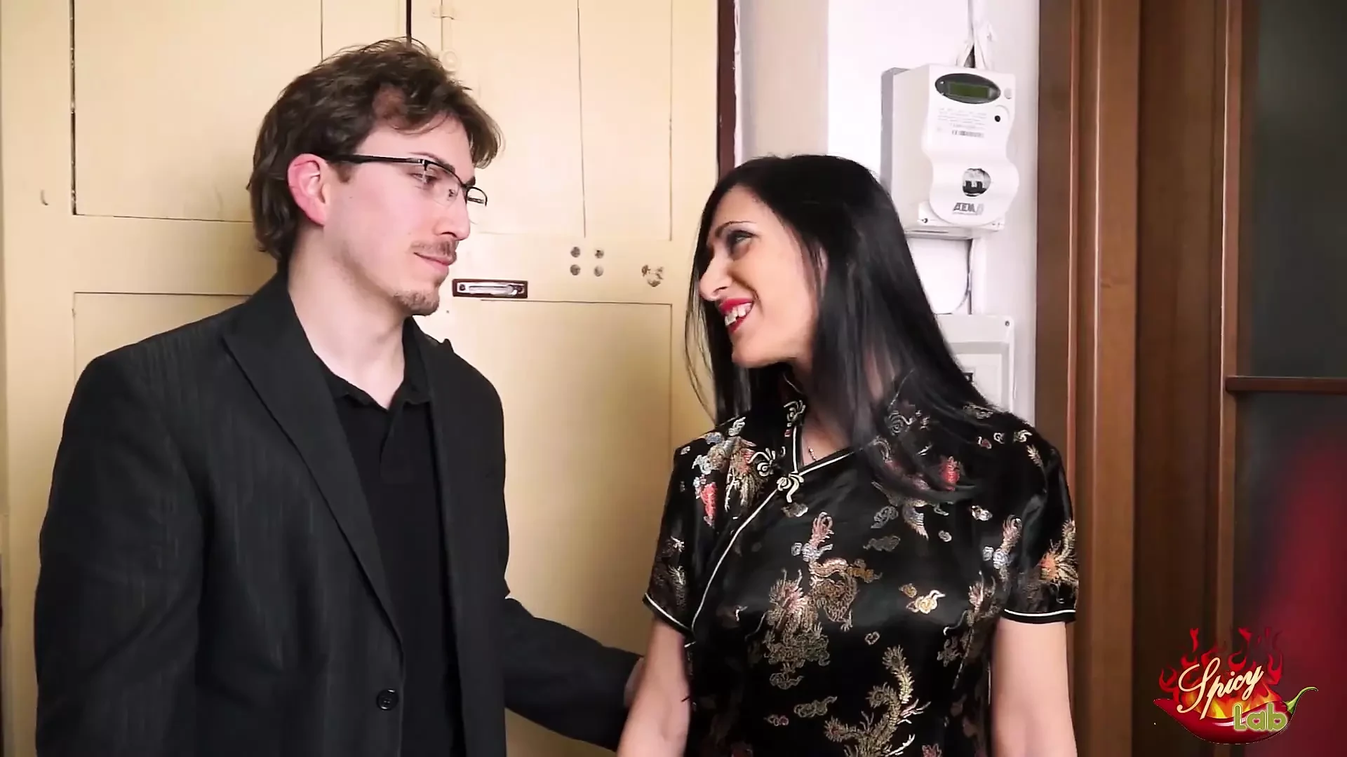 Brineta žena jebe tvoje prijatelje