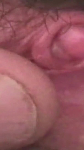 Moment spectaculaire de « Clitoris Play Pumping »