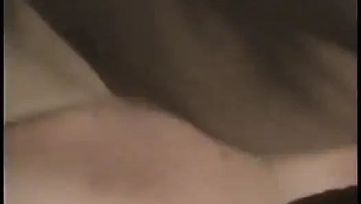 Büyük memeli sarışın hatun büyük bir tatmin için yarak emiyor ve ağzına biraz boşalma