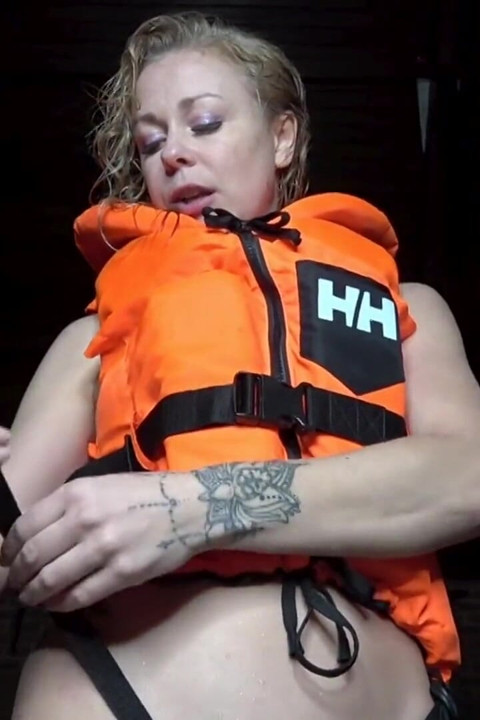 Masturbare cu mine în Jacheta mea de salvare