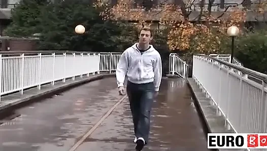 Merdivenlerde Bir Karşılaşma