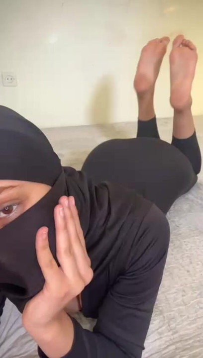 Cute face, thick ass
