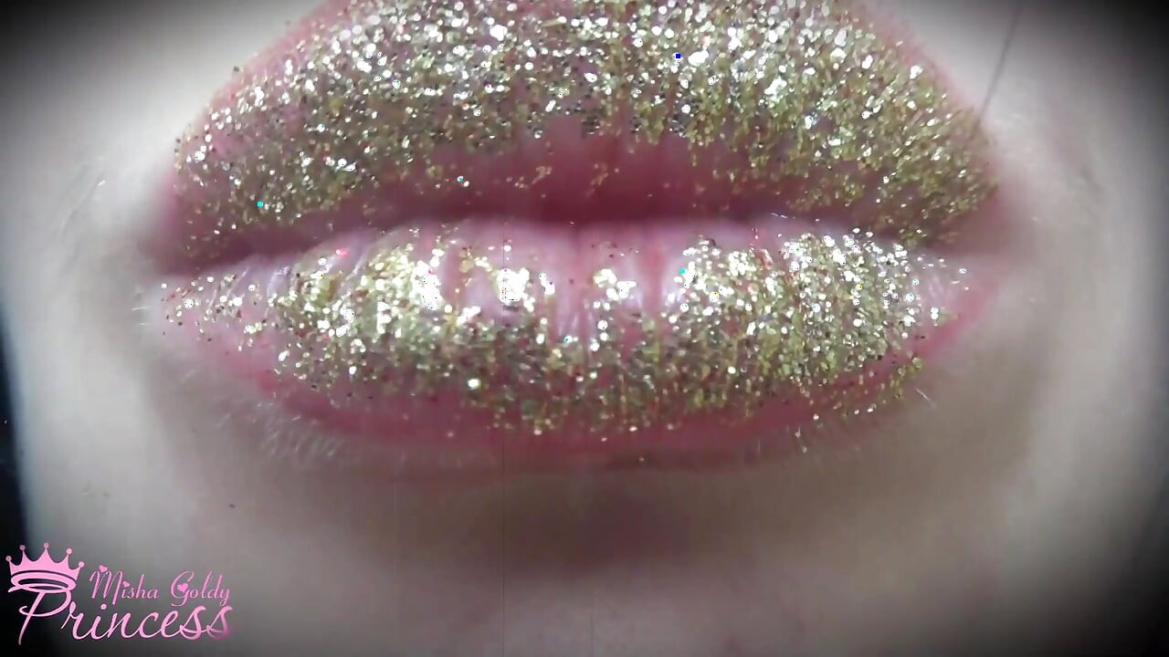 The most mesmerizing  golden lipstick