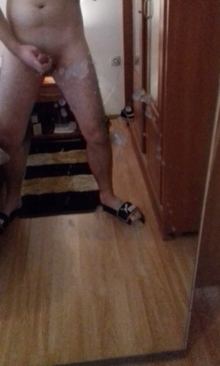 Cum spray on mirror
