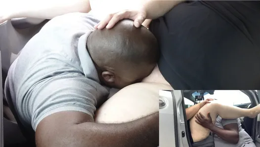 Une maman MILF sexy excitée à gros cul avec de gros seins se fait prendre en train de baiser en public dans une voiture (mec noir, creampie, chatte mouillée)