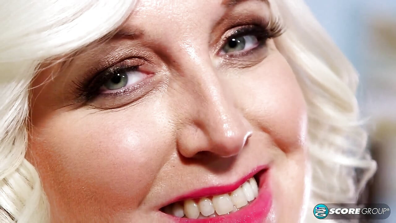होली वुड बनी गर्ल बैंग
