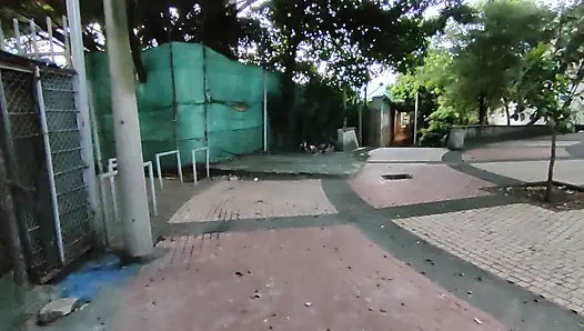 Kolombiyalı kadın herkesin içinde bir turistle seks yapıyor