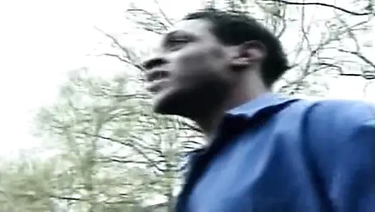 Büyük Omar'ın İngiliz maceraları: büyük memeli (2001)