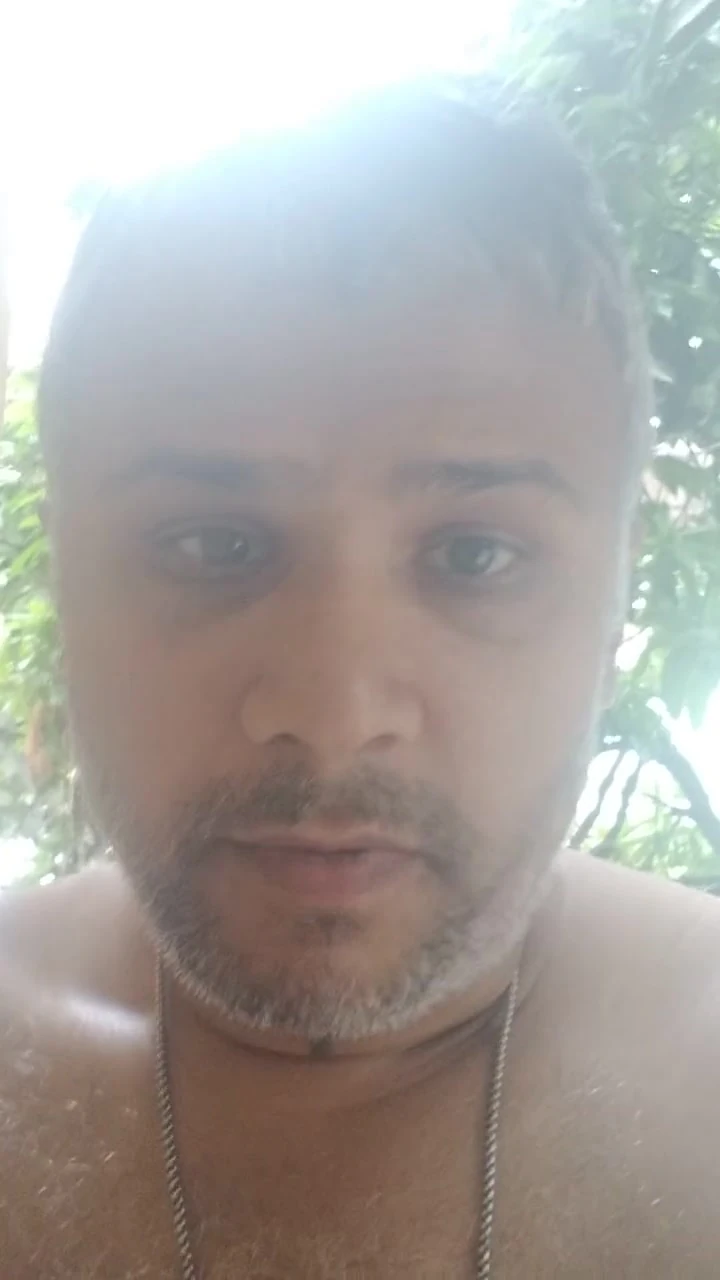 Solo yarağım seni uzun saatler boyunca özgürce mutlu ediyor....