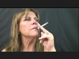 Reife Frauen rauchen