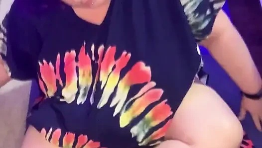 Cewek semok ini lagi asik mengintip yoga