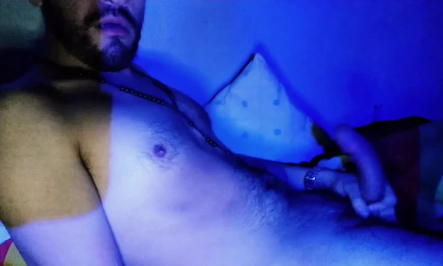 Straight masturbates with saliva