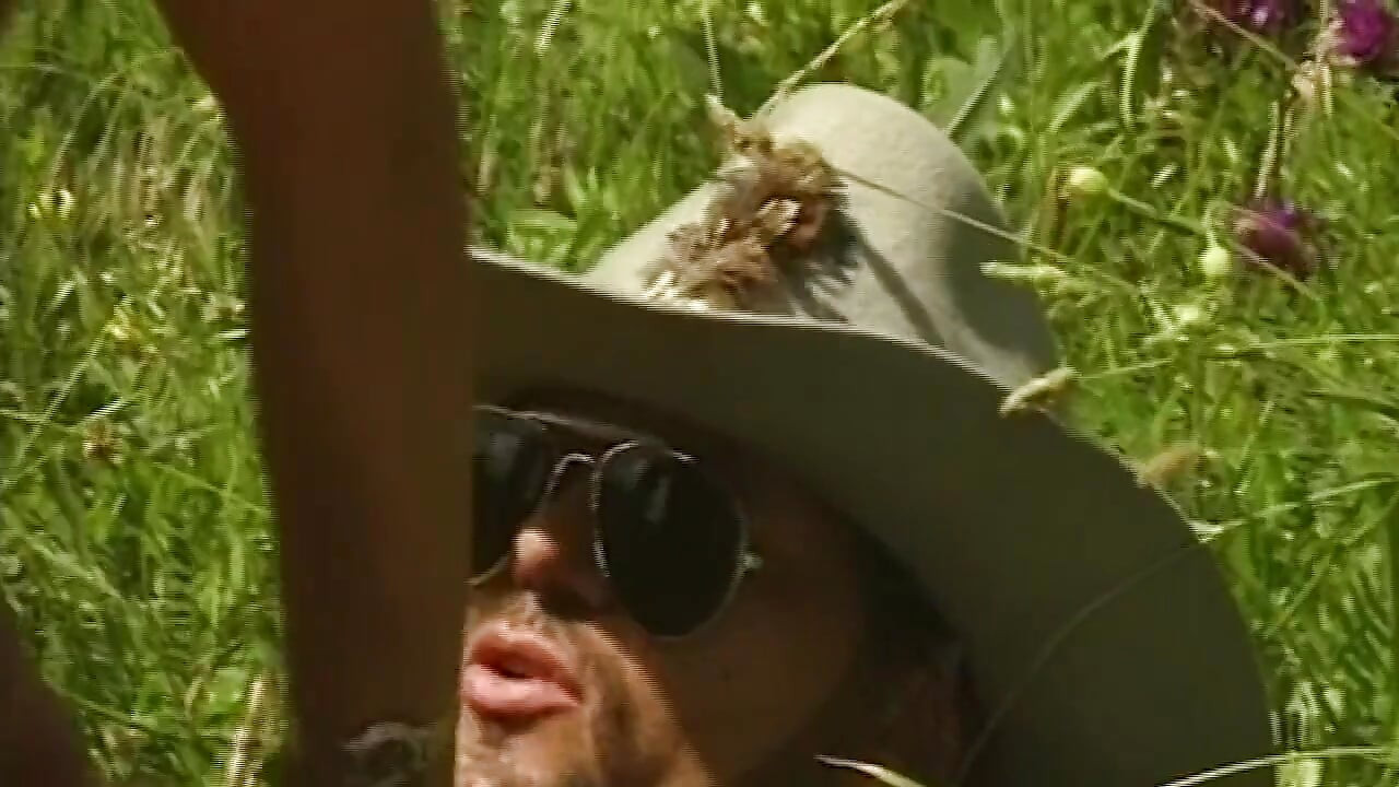 زوجان يذهبان إلى الحديقة للنيك