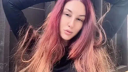 Artemisia si tante seksi italia dengan toket besar suka fetish rambut panjang di luar ruangan