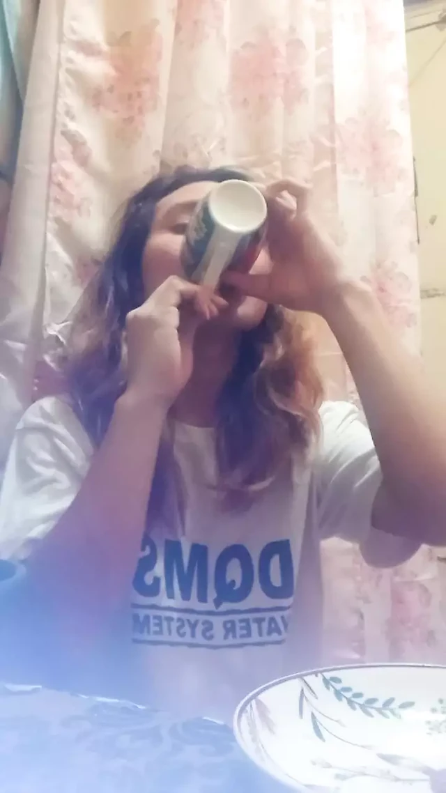 Kumain galing ang Reyna ng kalaswaan
