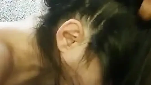 Mira como la mamo y le paso mi pelo por la polla