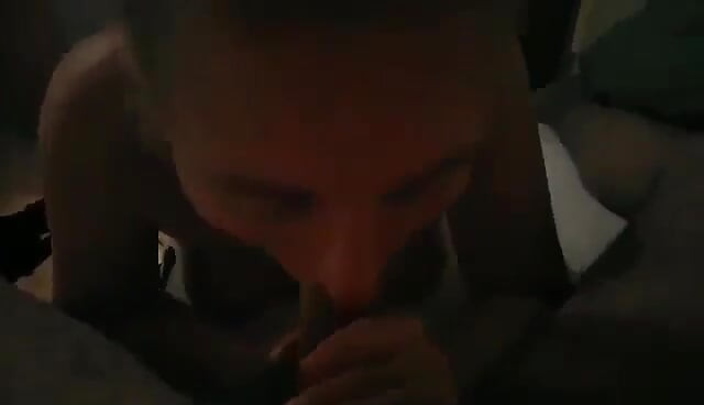 Norsk berømt influencer giver blowjob
