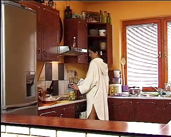 Angelica Bella in LA SIGNORA DEGLI UCCELLI scene 02