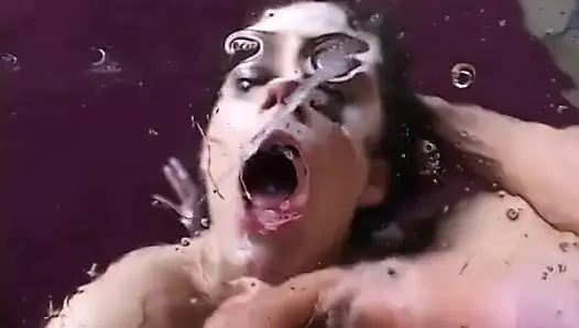 Harika memeli muhteşem orta yaşlı seksi kadın göt deliğiyle yarağa biniyor ve dölleniyor