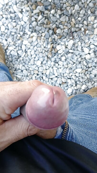 Sikimin bir başka harika videosu, işiyor ve otuzbir çekiyorum