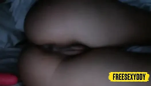 İlk olarak Emily'nin Dildo ile Mastürbasyon Yaptığı K the Royal