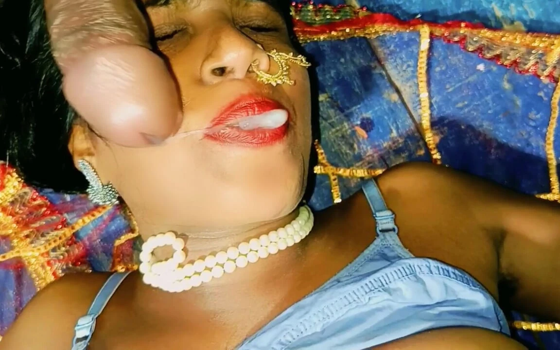 Una ragazza collage scopata e pompino dal suo ragazzo dopo il matrimonio in ostello