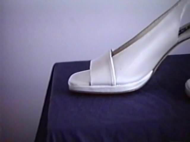 Sapato tipo sling-back