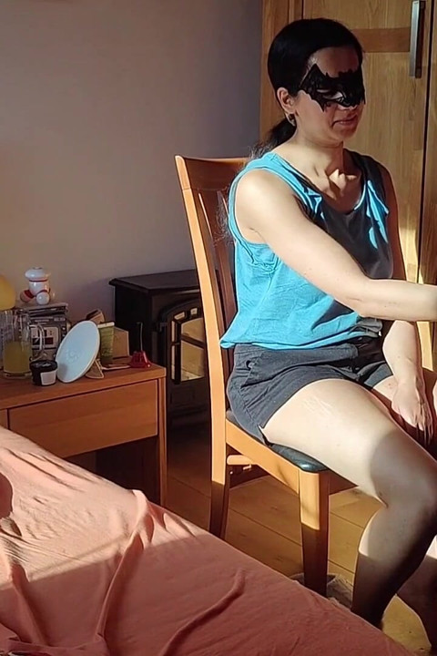 Esposa da nalgadas a una stripper