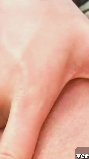 Fesselnder moment von "Kleine Japanische teen beim POV sex mit einem creampie"