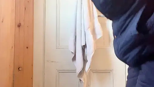 Hana переодевается с Nake сексуальной на носить уродливый десс