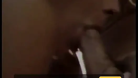 Cewek cantik rambut pirang ini lagi asik nyepong dan ngentot kontol sampai dicrot di muka di pinggir kolam renang
